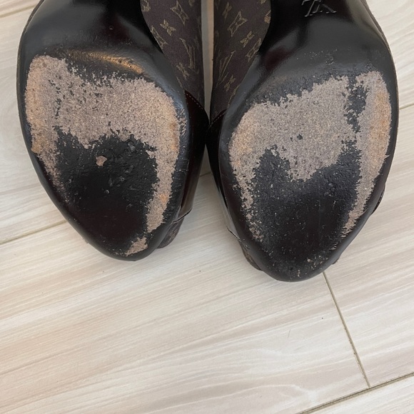 Authentic Louis Vuitton 37.5 brown monogram heels - Picture 8 of 12